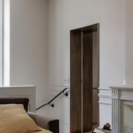 A Mini-suite For 2, In A Setting * Paris