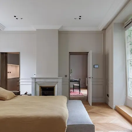 A Mini-suite For 2, In A Setting * Parigi