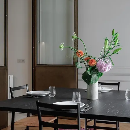 A Mini-suite For 2, In A Setting Appartamento Parigi